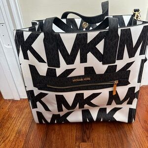 Michael Kora Black and White Tote NEW Never used, no tags